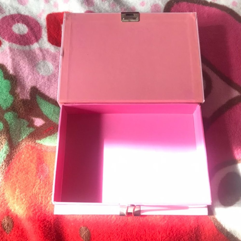 Hello Kitty Box - Picture 3 of 3